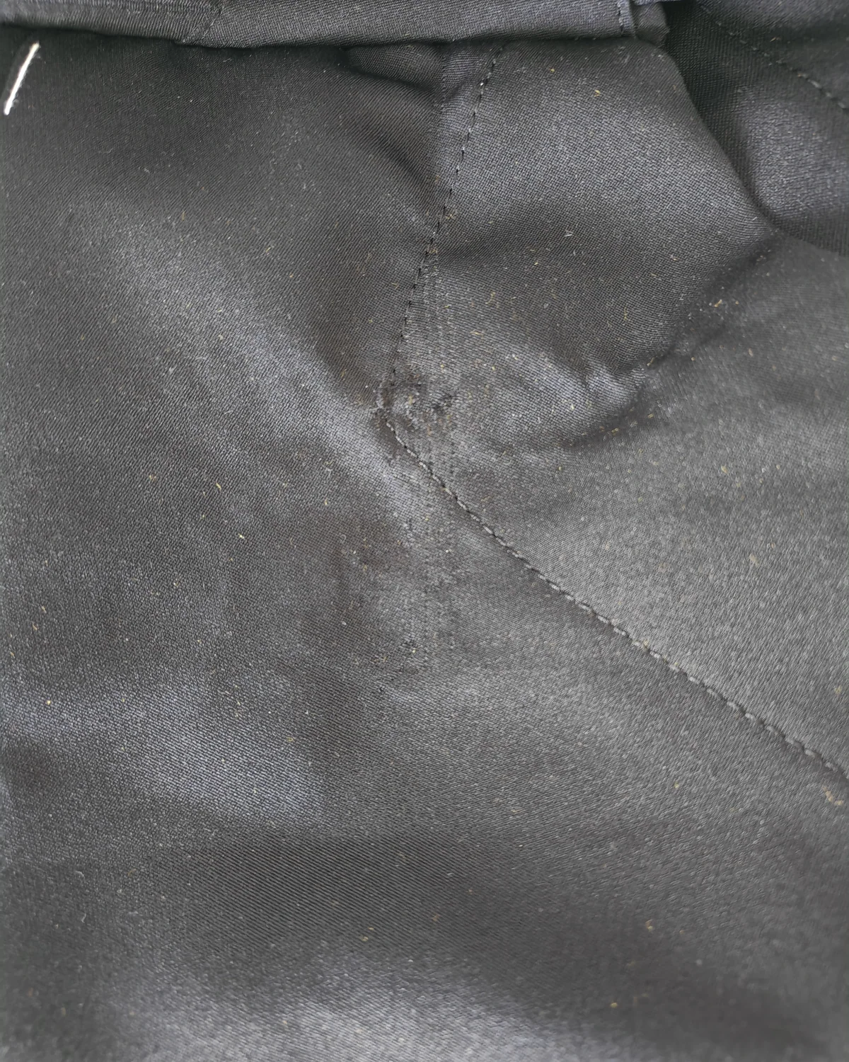Détail du défaut esthétique sur le hakama